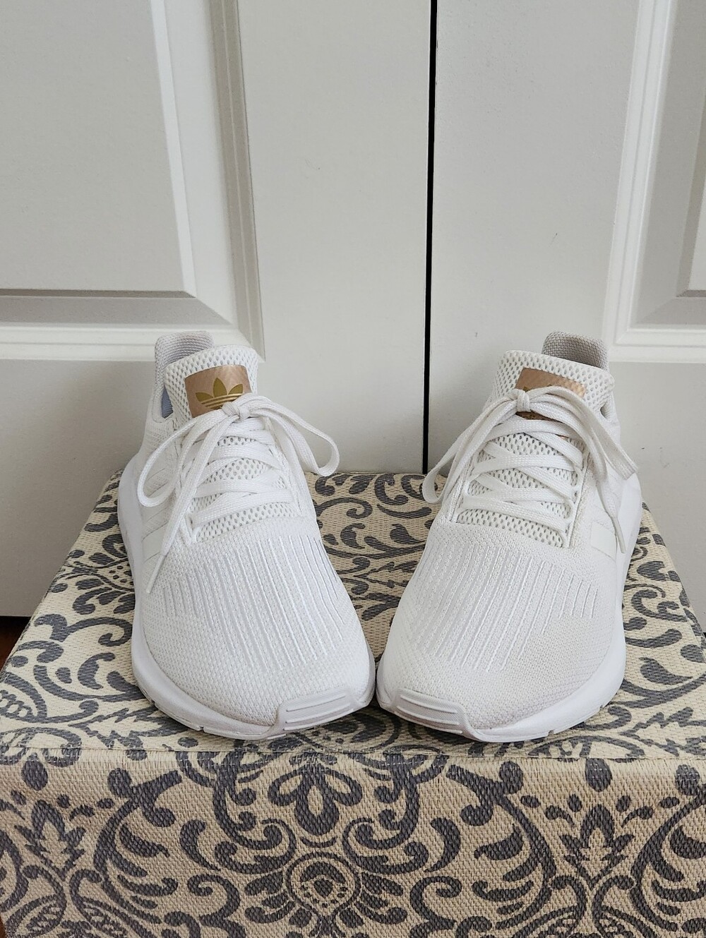 Adidas Swift Run 1.0 Shoes White Athletic Shoes US 8